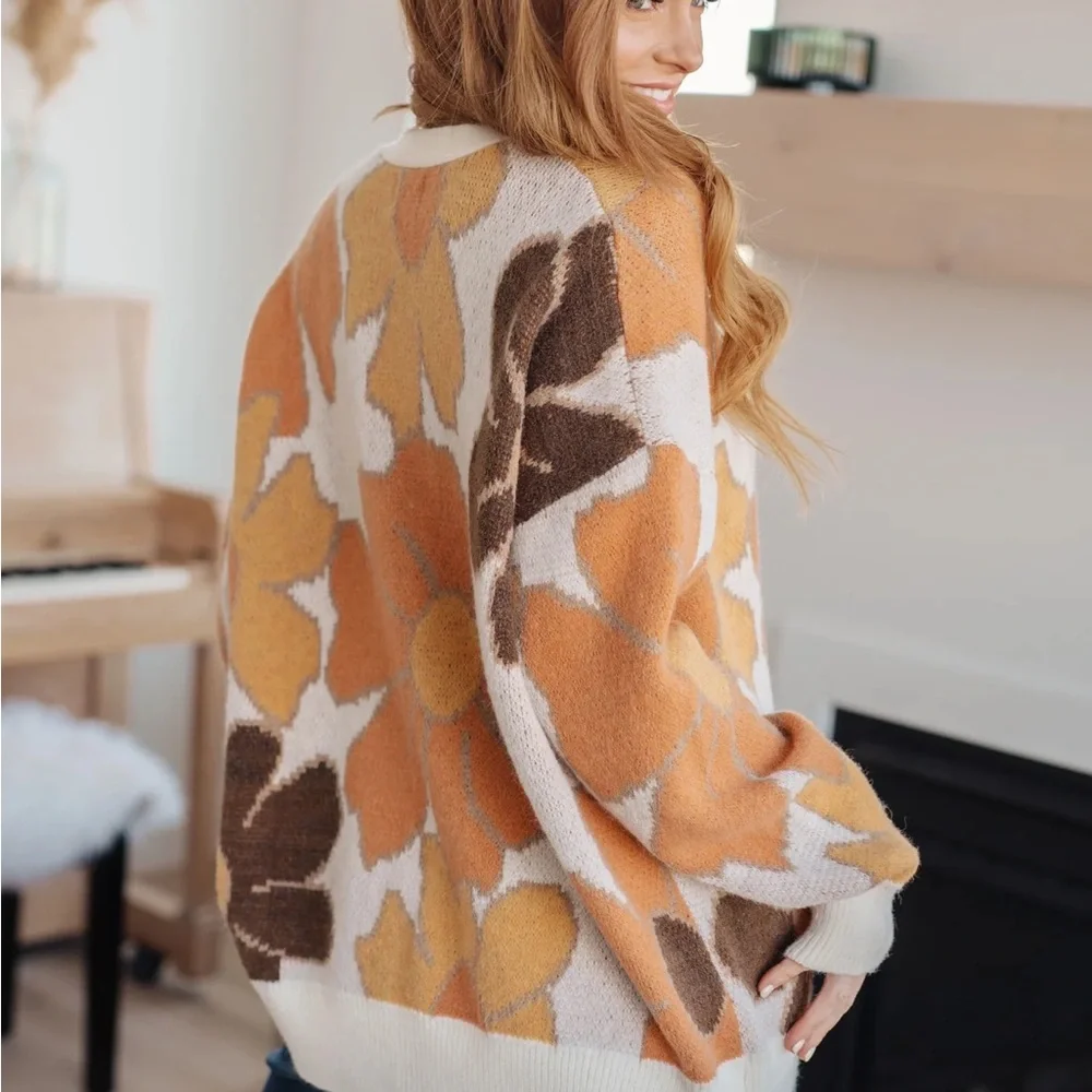 Exquisitely Mod Floral Cardigan - Picture 4 of 6